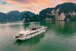 Du thuyền Emeraude